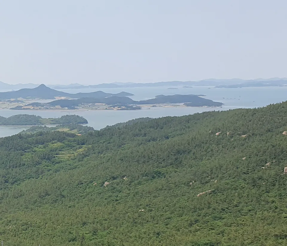 암태도 — 전남 신안의 섬, 1923년 소작 쟁의가 벌어진 곳