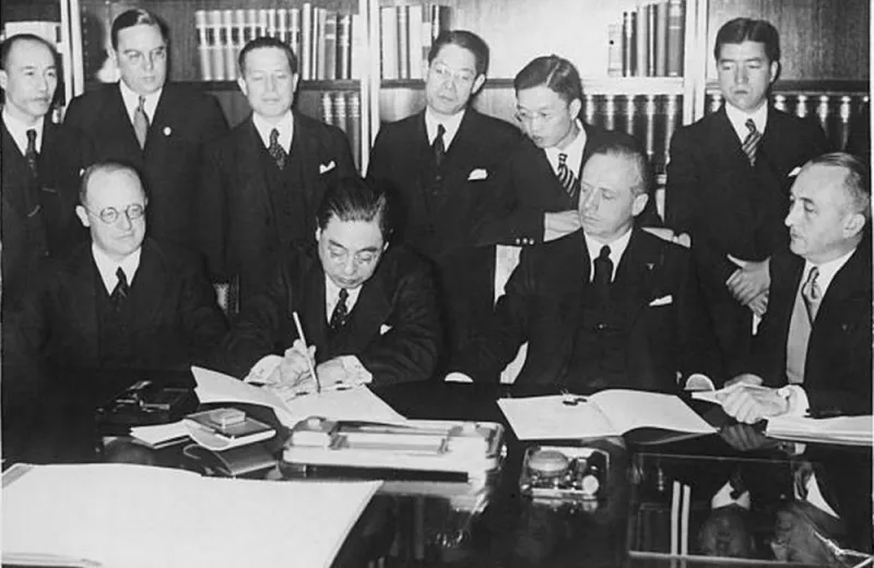 Ribbentrop signs the Anti-Comintern Pact beside Japanese ambassador Mushanokōji Kintomo, Berlin, 25 November 1936