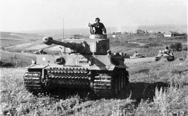 쿠르스크 전투를 앞두고 전선에 나온 독일 티거 전차 — 1943년 6월
