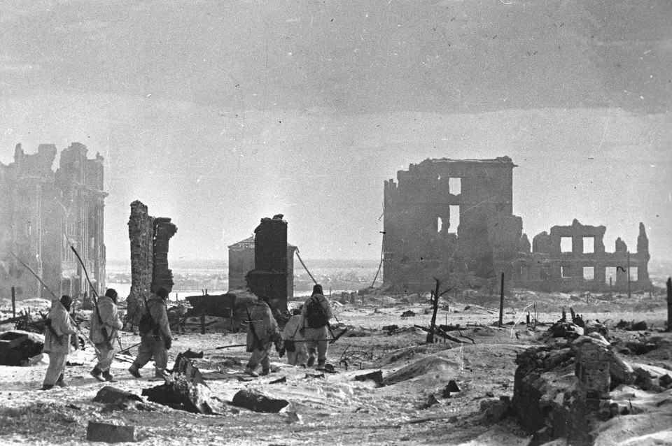 전투가 끝난 뒤 폐허가 된 스탈린그라드 도심 — 게오르기 젤마, 1943년 2월 2일