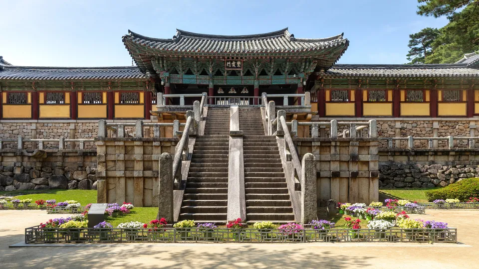 불국사 청운교·백운교 — 751년 김대성이 짓기 시작한 절의 신라 때 돌계단, 경주