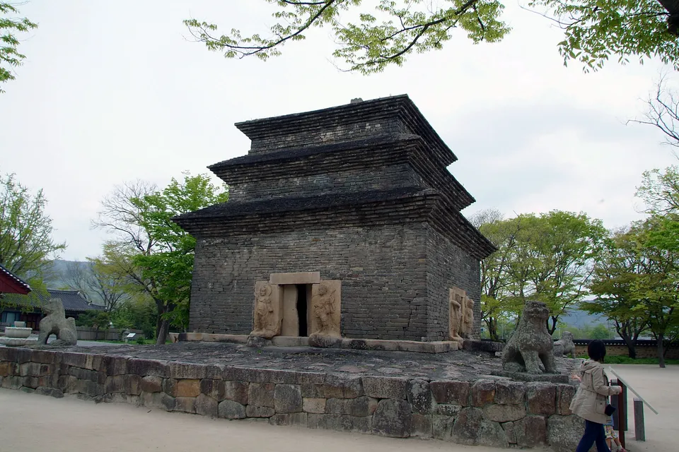 Brick-imitating stone pagoda of Bunhwangsa, Gyeongju — Silla stone cut into brick shapes