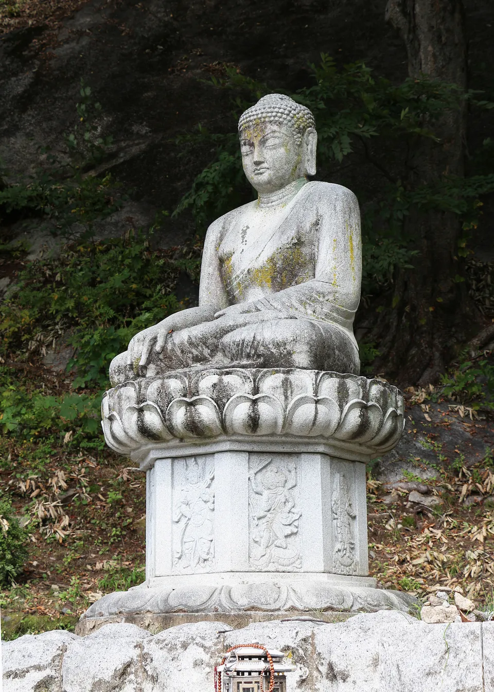 영주 부석사 소조 여래 좌상 — 무량수전 안에 동쪽을 보고 앉은 흙 불상