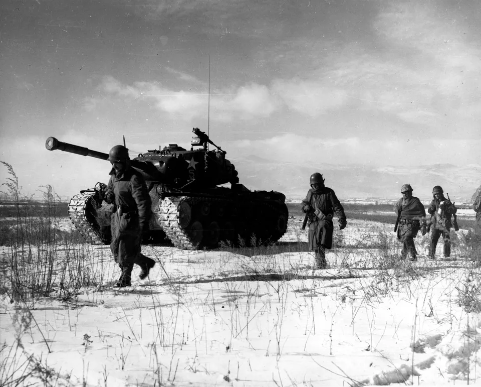 US 1st Marine Division column breaking through Chinese lines at the Chosin Reservoir, December 1950