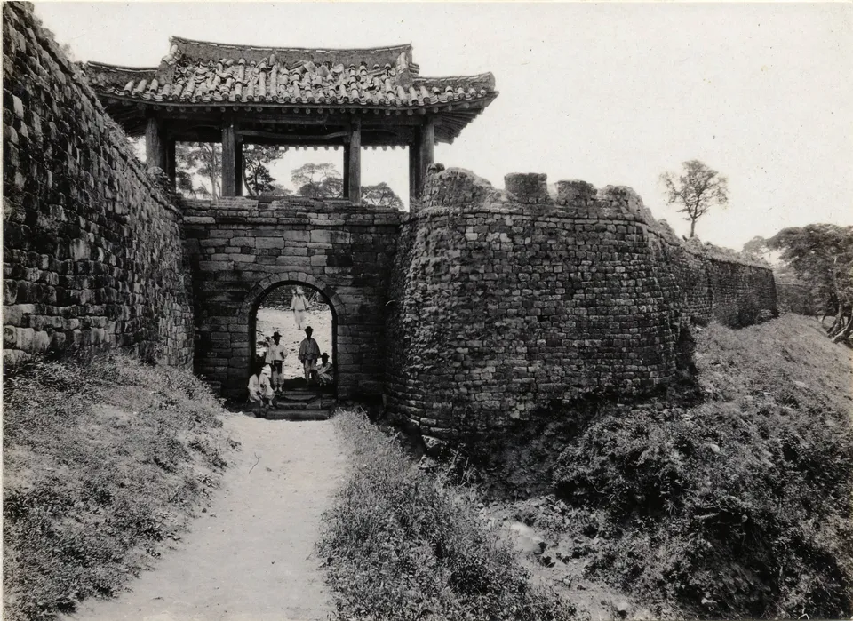 Chilseong Gate, the north gate of Pyongyang’s walls on the site of Goguryeo’s last capital — early 20th century