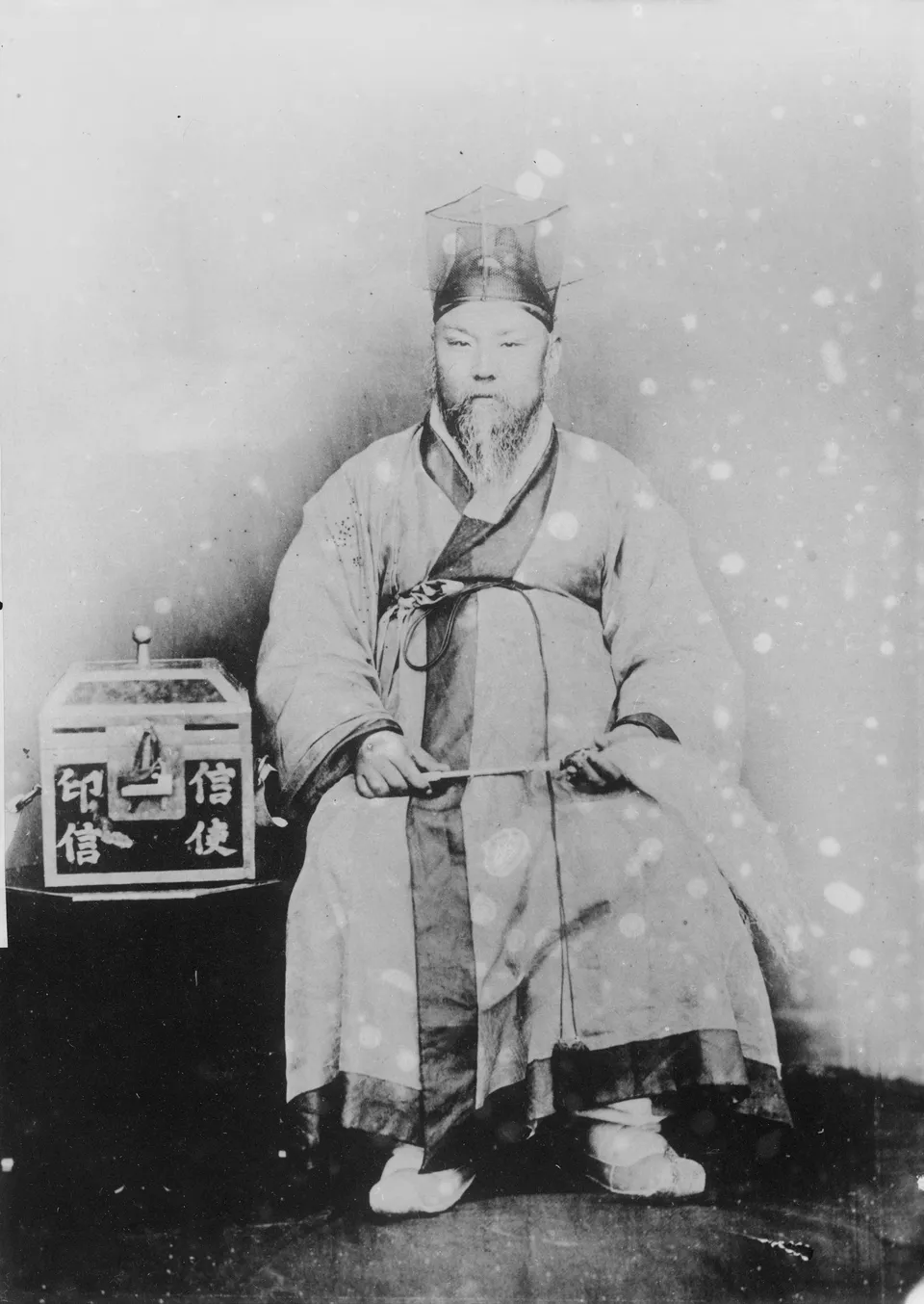 수신사 김기수 — 1876년 일본에서 찍은 사진