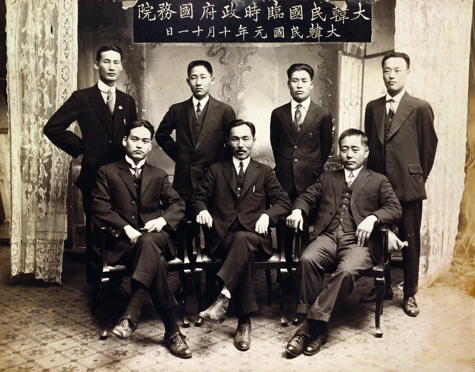 대한민국 임시 정부 수립 기념 사진 — 1919년 10월 상하이