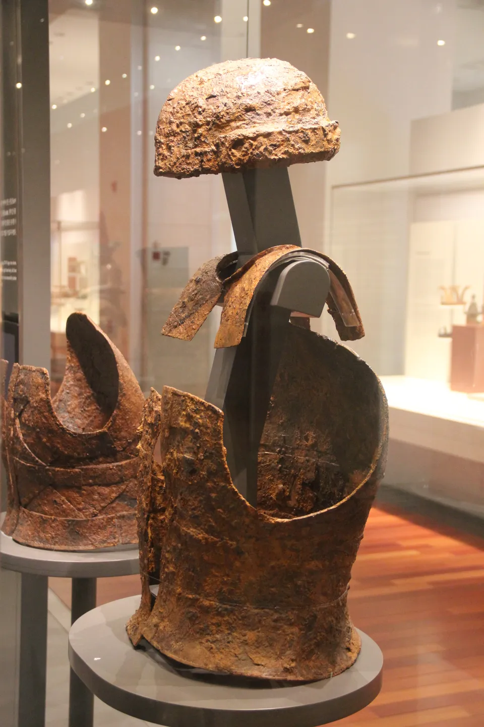 Gaya iron armor and helmet — Geumgwan Gaya was badly hit by Goguryeo’s southern expedition of 400, National Museum of Korea