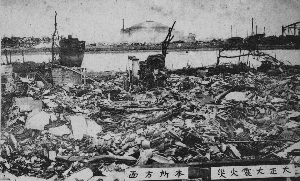 관동 대지진으로 무너지고 불탄 시가지 — 1923년