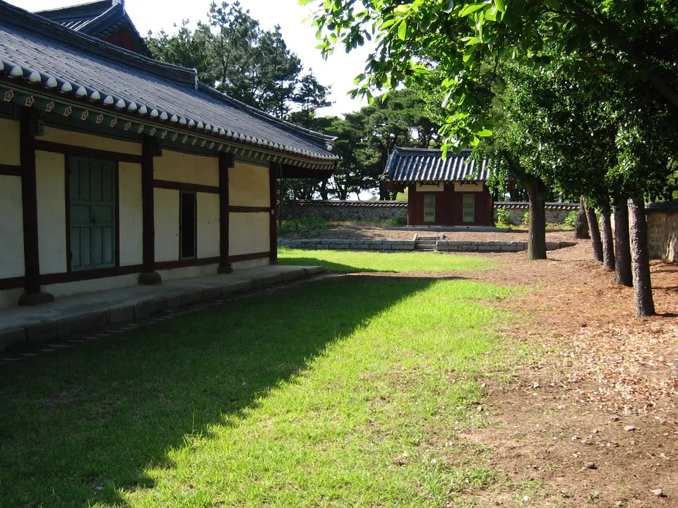 Gyeongju Hyanggyo, traditionally said to stand on the site of Silla’s Gukhak (buildings from the Joseon period)