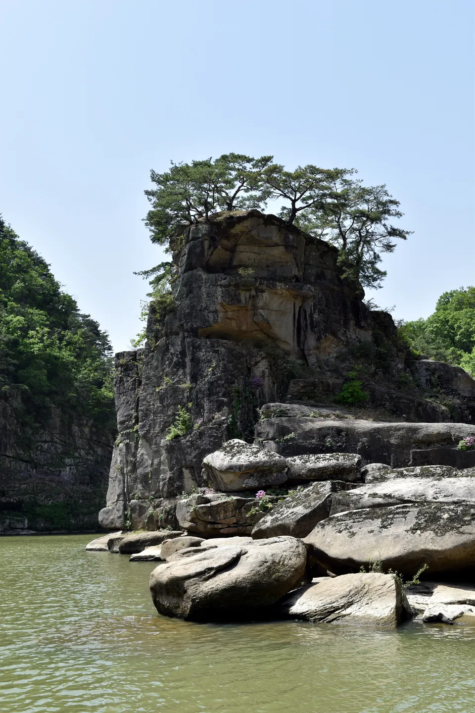 Goseokjeong on the Hantan River, Cheorwon — legend says Im Kkeok-jeong hid here