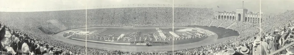 선수들이 선서하는 1932년 로스앤젤레스 올림픽 개막일의 메모리얼 콜리세움