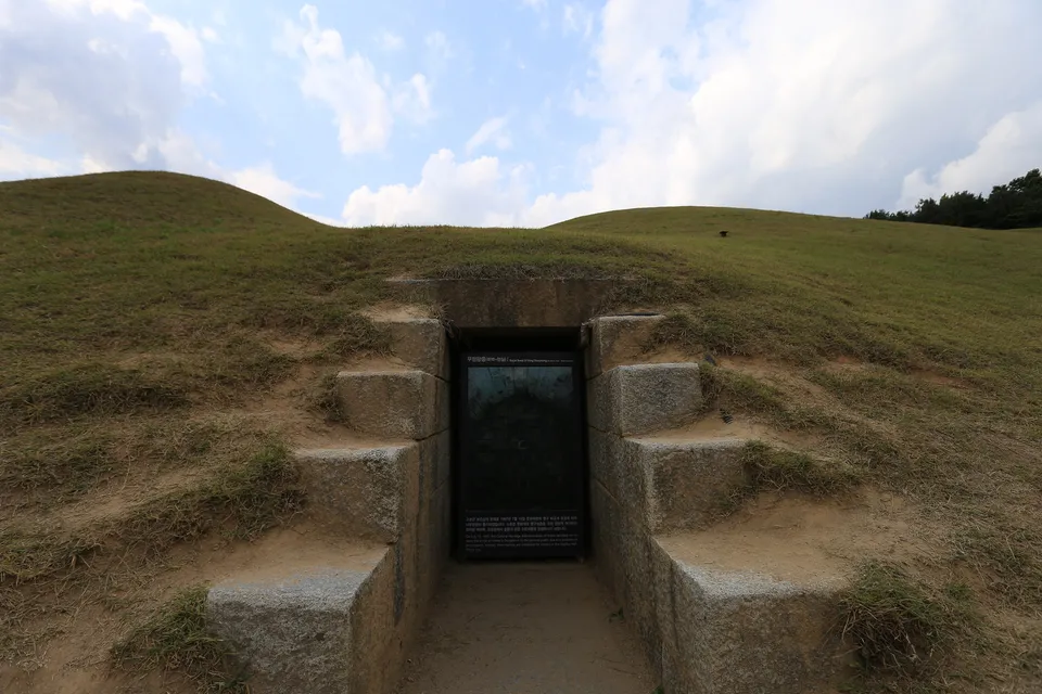 Entrance to the Tomb of King Muryeong, Songsan-ri tombs, Gongju