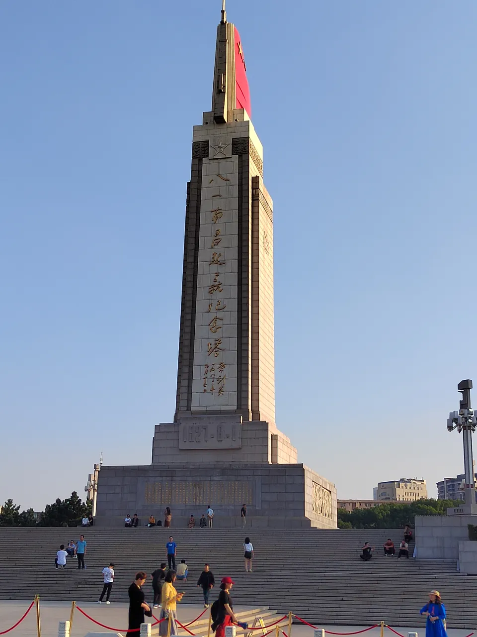 난창 바이광장의 8·1 난창 봉기 기념탑 — 2023년