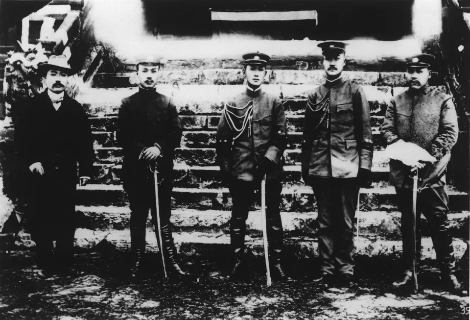 윈난에서 호국군을 일으킨 차이어(가운데)와 장수들 — 1916년