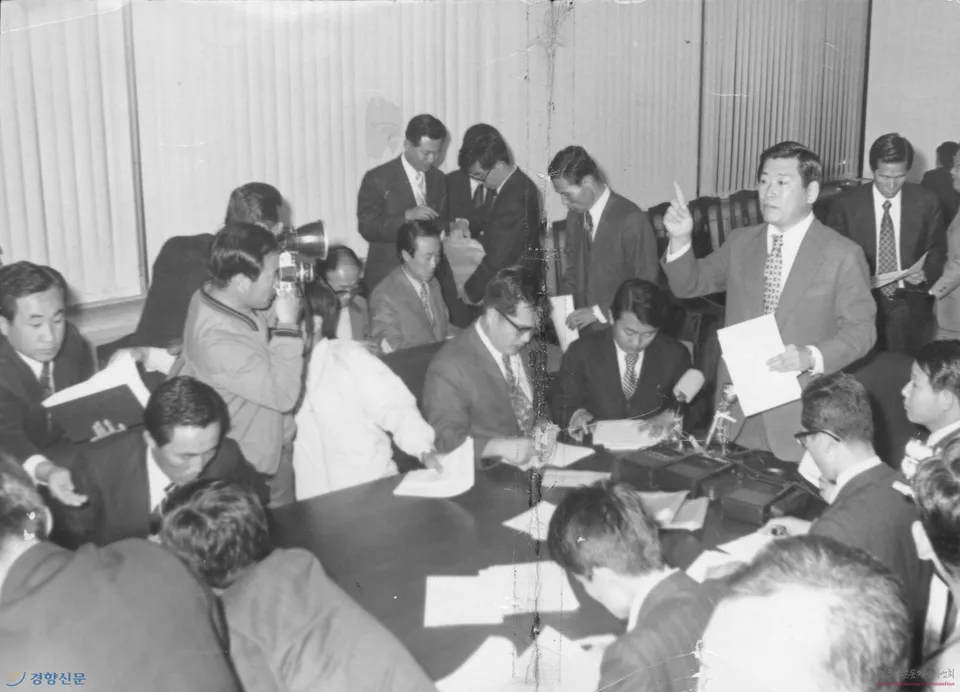 Presidential spokesman Kim Sung-jin announcing the October Restoration (Yushin), 17 October 1972