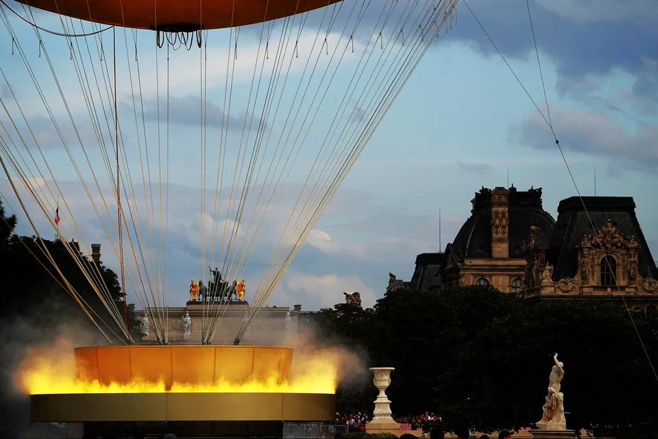 The balloon-shaped cauldron of the Paris Olympics in the Tuileries Garden