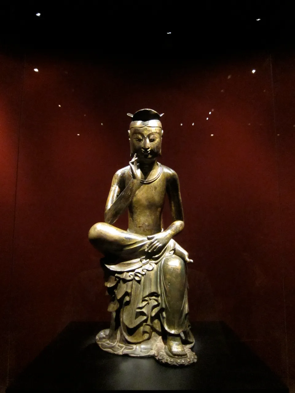 Gilt-bronze pensive Maitreya — the 93.5 cm figure with a triple-lobed crown, National Museum of Korea