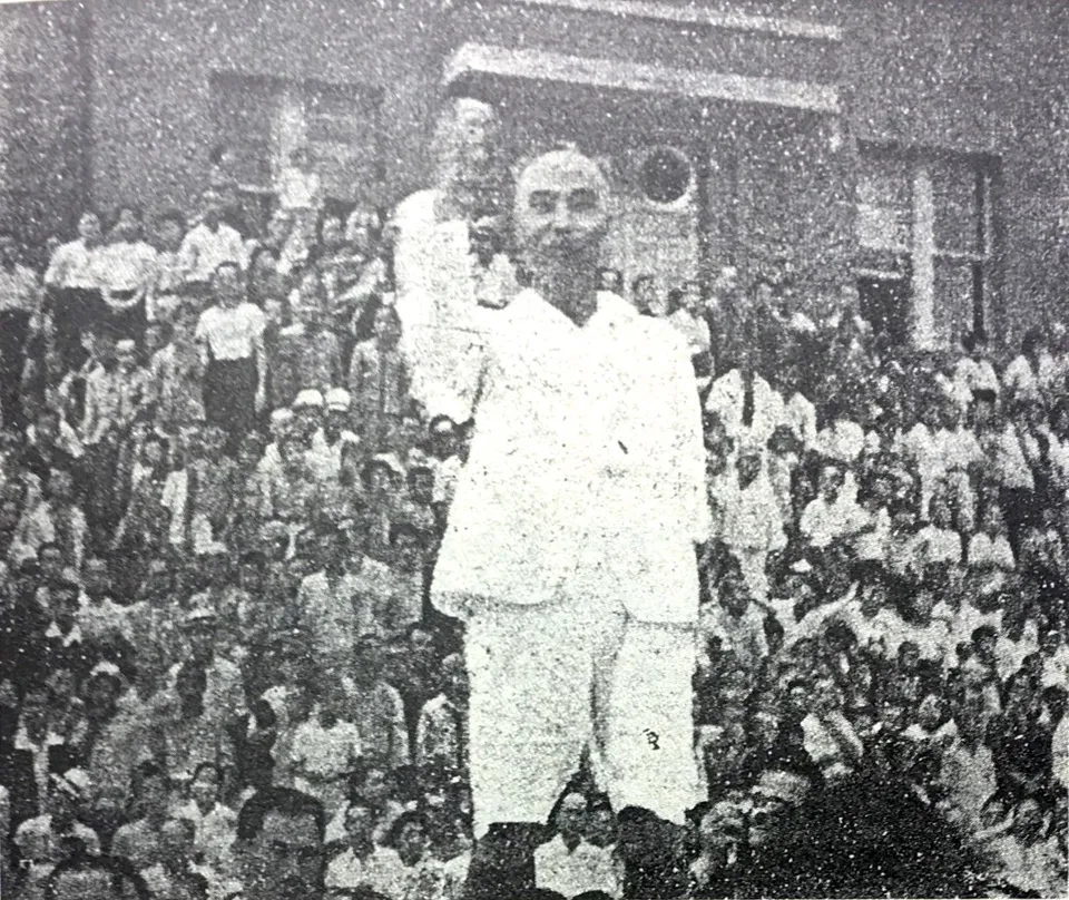 Lyuh Woon-hyung addressing crowds at Hwimun Middle School the day after liberation, 16 August 1945