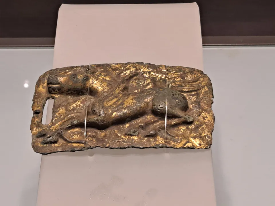 Gilt-bronze plaque with a mythical beast from Buyeo — Jilin Provincial Museum