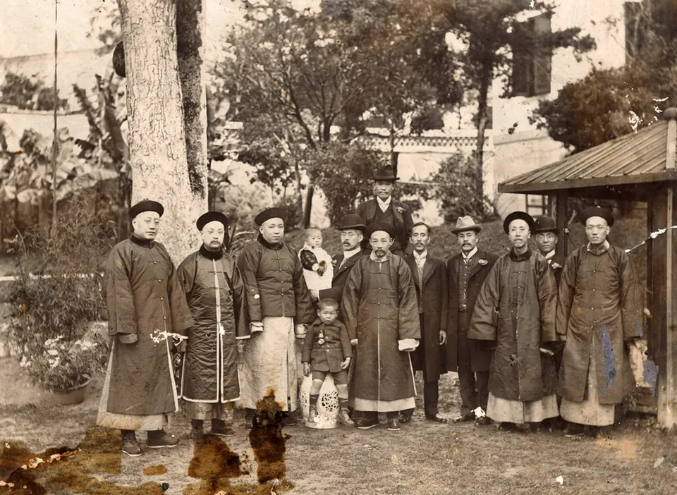 『조선책략』을 쓴 청 외교관 황준헌과 가족 — 1900년 무렵