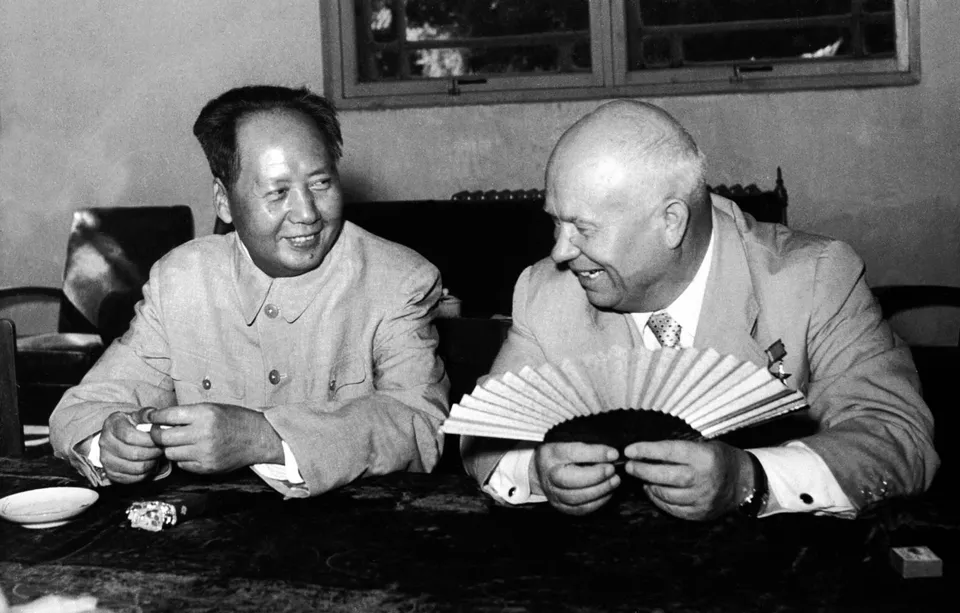 베이징을 찾은 흐루쇼프와 마오쩌둥 — UPI 배포 사진, 1958년 (미국 의회 도서관)