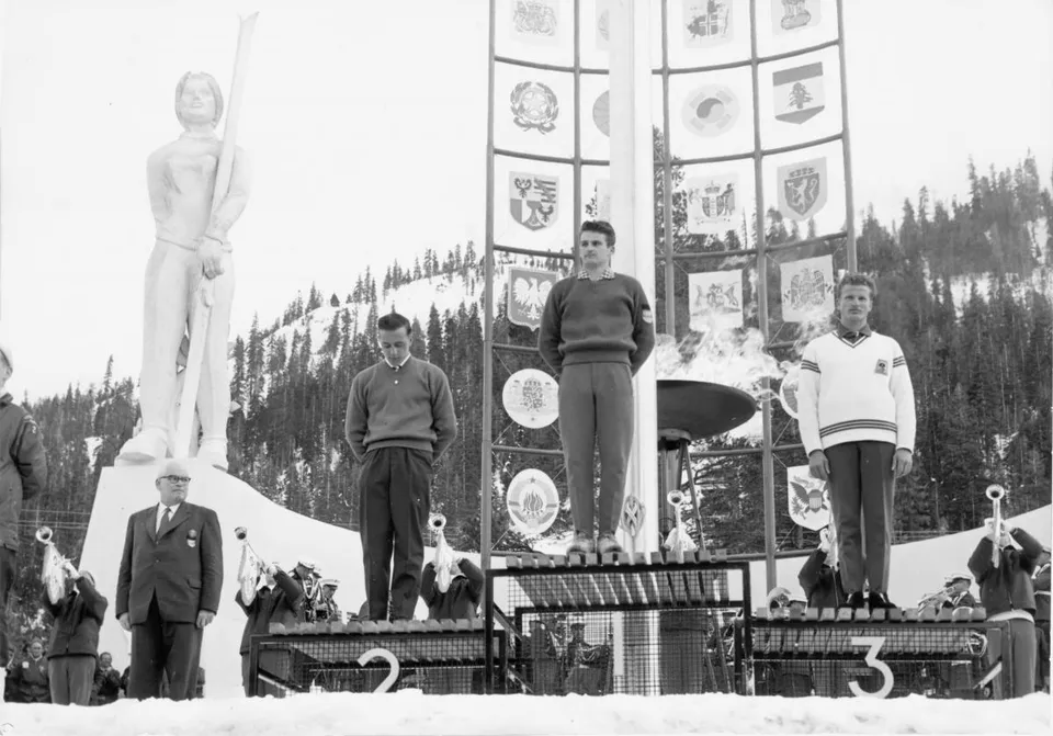스쿼밸리 대회 스키 점프의 메달 시상 — 1960년 2월 28일