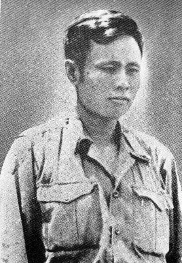 버마 독립군 시절의 아웅 산 — 1942년