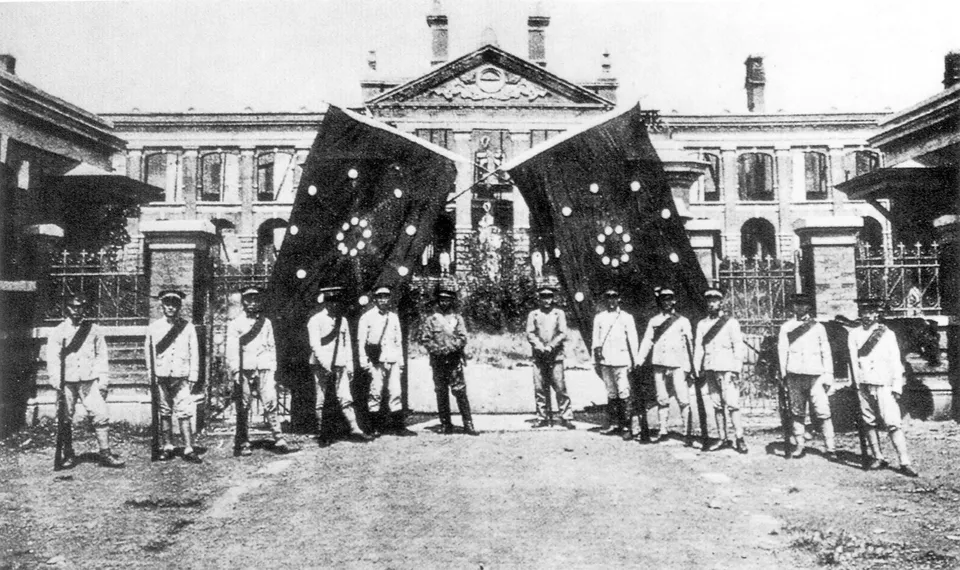 The Hubei Military Government set up in Wuchang after the rising, with the revolutionaries’ eighteen-star flags, 1911