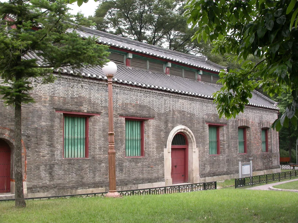 번사창 — 1884년 기기창에 지은 무기 공장 건물, 서울 삼청동