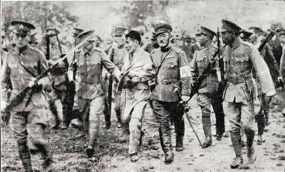 Yun Bong-gil being taken away by Japanese troops after the attack — Hongkou Park, Shanghai, 29 April 1932
