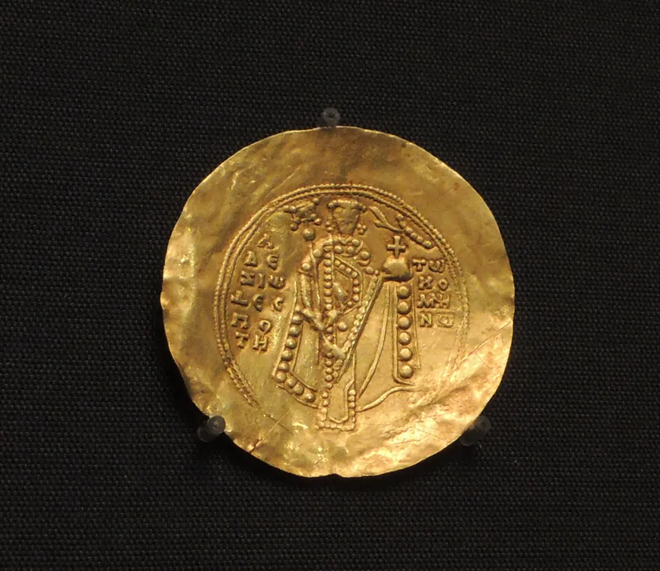 Gold hyperpyron of Alexios I (Moscow Kremlin Museums)