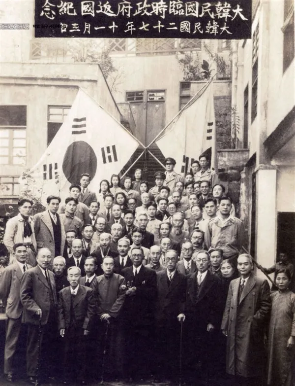 환국을 앞둔 대한민국 임시 정부 요인들 — 1945년 11월 3일 충칭