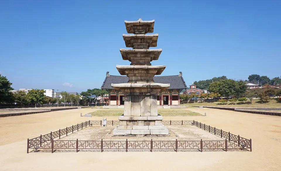 부여 정림사지 5층 석탑 — 사비 도성 한가운데 남은 백제의 석탑