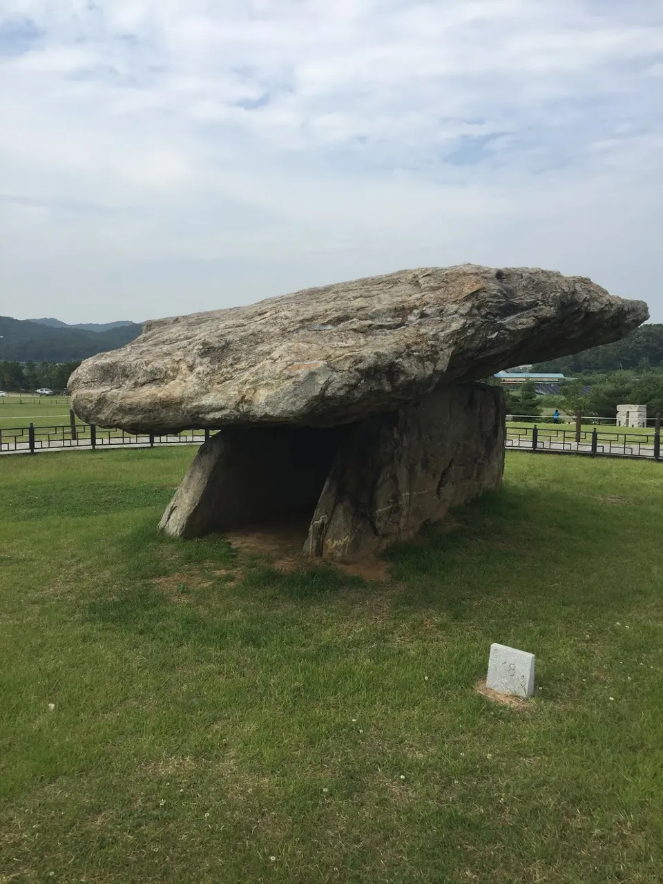강화 부근리 고인돌 — 덮개돌 길이 6m가 넘는 탁자식 고인돌, 세계 유산